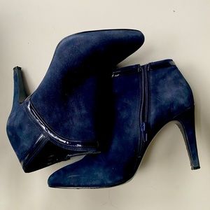 Size 10 Nine West Navy ankle booties